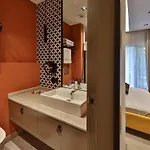 Neva Hotel *